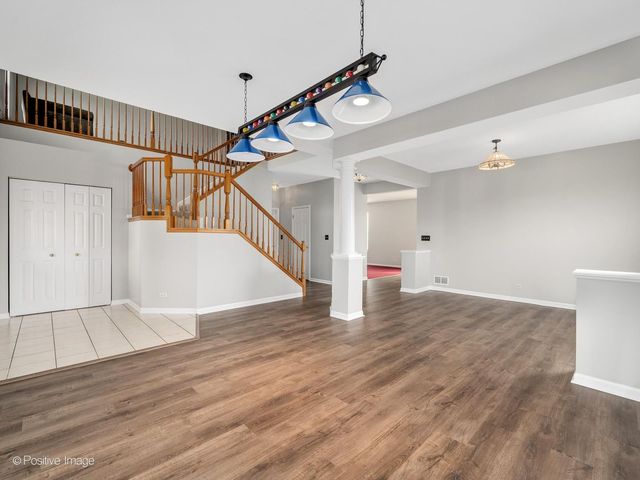 829 Red Barn Lane, Elgin, IL 60124