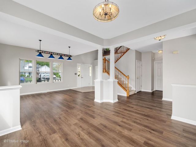 829 Red Barn Lane, Elgin, IL 60124