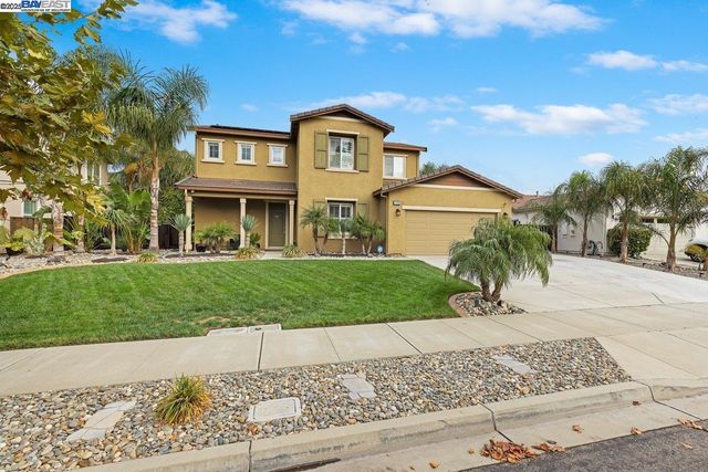 1050 Clear Lake Dr, Oakley, CA 94561