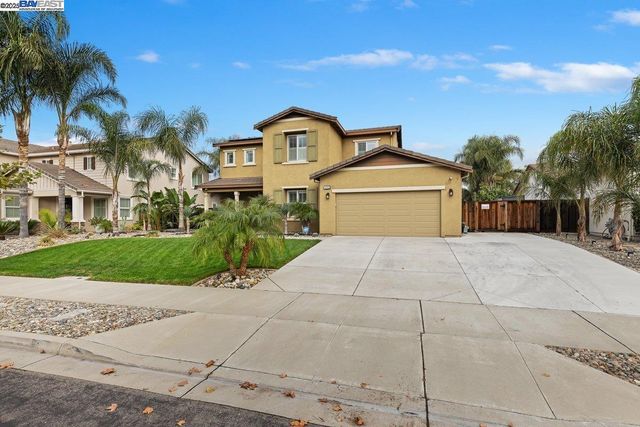 1050 Clear Lake Dr, Oakley, CA 94561