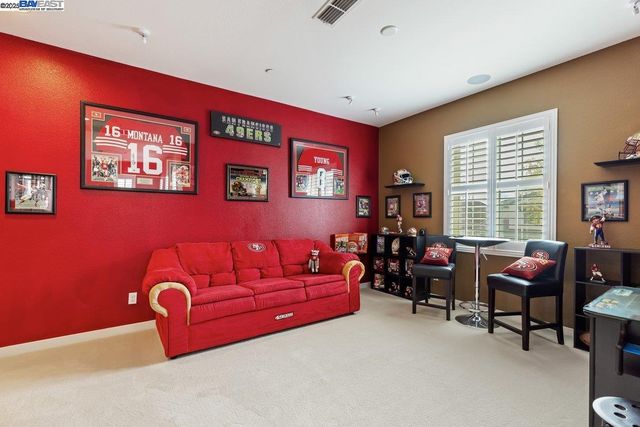 1050 Clear Lake Dr, Oakley, CA 94561