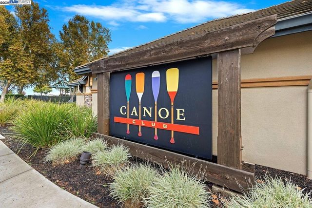 1050 Clear Lake Dr, Oakley, CA 94561