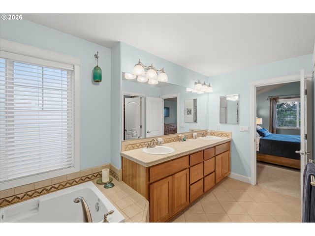 7101 Sw LESLIE St, Portland, OR 97223
