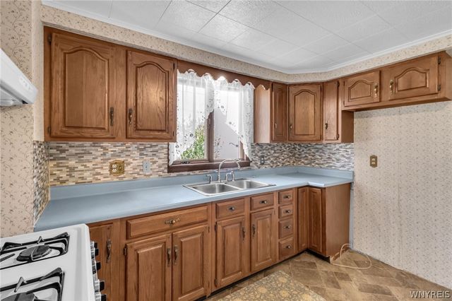 42 Daniel Avenue, Cheektowaga, NY 14225