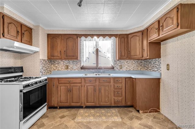 42 Daniel Avenue, Cheektowaga, NY 14225