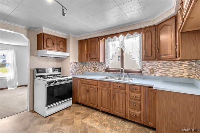 42 Daniel Avenue, Cheektowaga, NY 14225