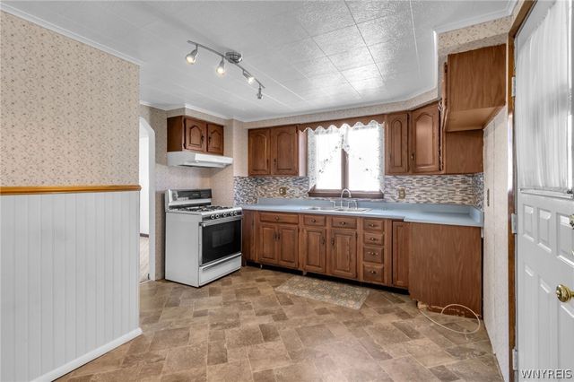 42 Daniel Avenue, Cheektowaga, NY 14225