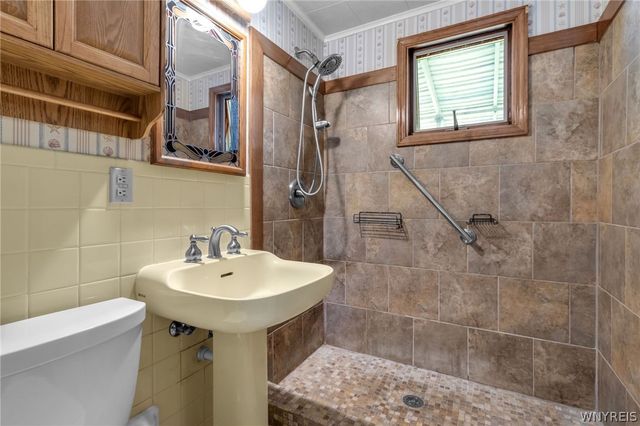 42 Daniel Avenue, Cheektowaga, NY 14225