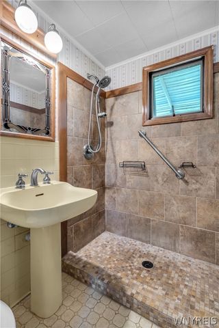 42 Daniel Avenue, Cheektowaga, NY 14225