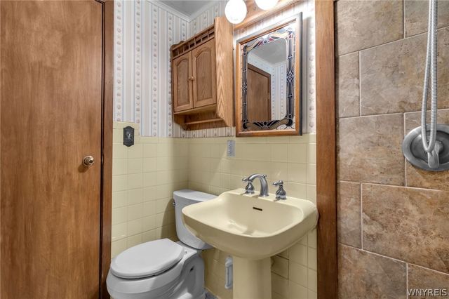 42 Daniel Avenue, Cheektowaga, NY 14225