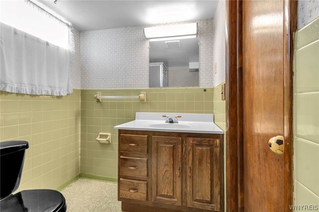 42 Daniel Avenue, Cheektowaga, NY 14225