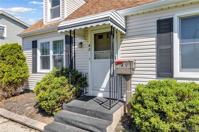 42 Daniel Avenue, Cheektowaga, NY 14225