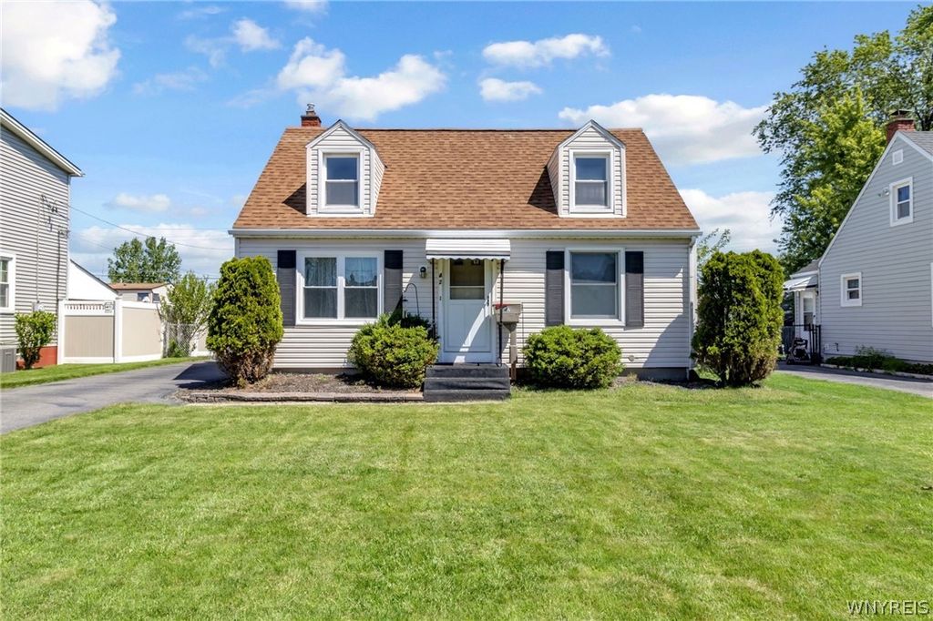 42 Daniel Avenue, Cheektowaga, NY 14225
