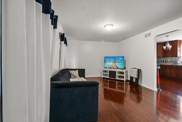 18409 Willow Lane, Lansing, IL 60438