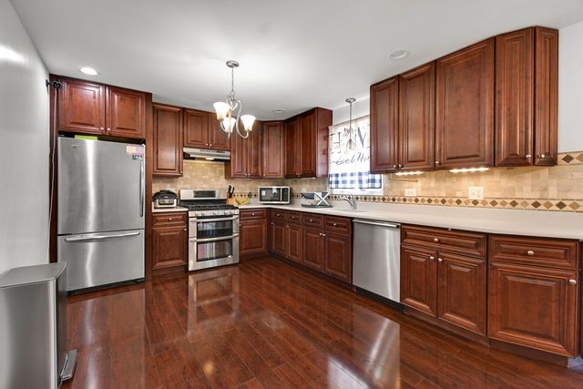 18409 Willow Lane, Lansing, IL 60438