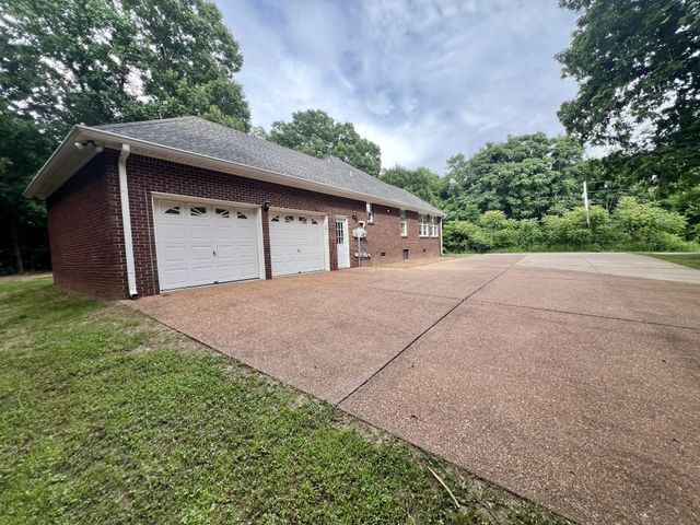 499 Scenic Hills Rd, Pulaski, TN 38478