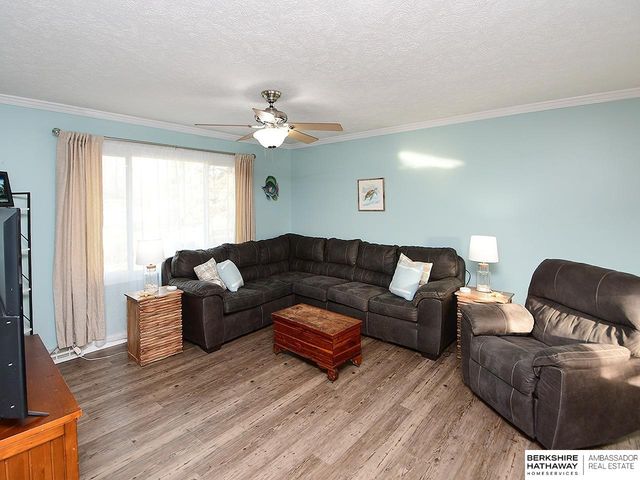 8609 S 46th Avenue, Omaha, NE 68157