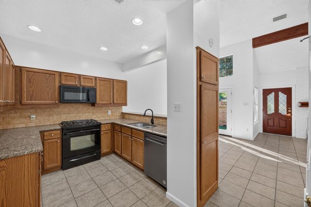 10819 Crown Colony DR 4, Austin, TX 78747