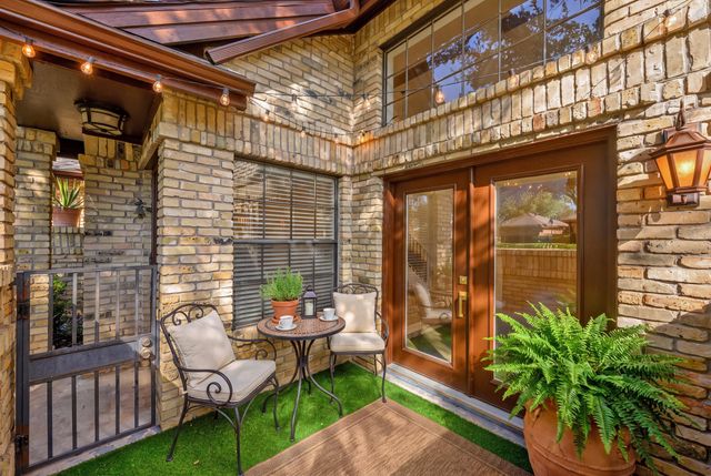 10819 Crown Colony DR 4, Austin, TX 78747