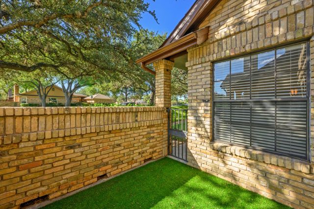 10819 Crown Colony DR 4, Austin, TX 78747