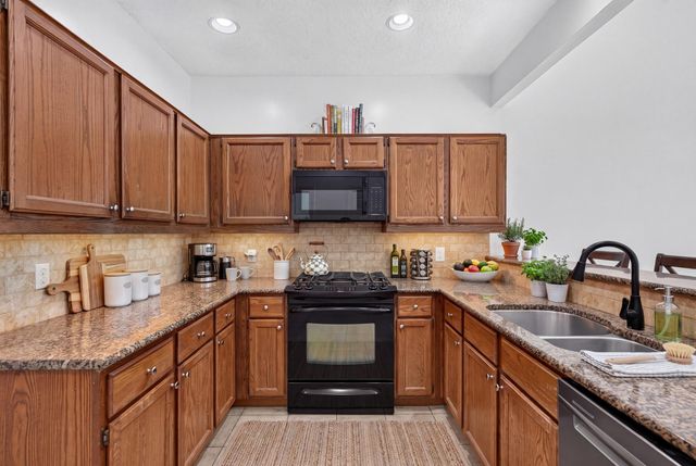 10819 Crown Colony DR 4, Austin, TX 78747