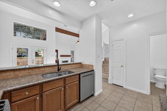 10819 Crown Colony DR 4, Austin, TX 78747