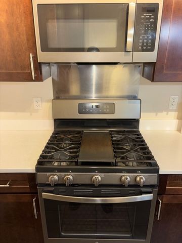 130 John St 355, Lowell, MA 01852