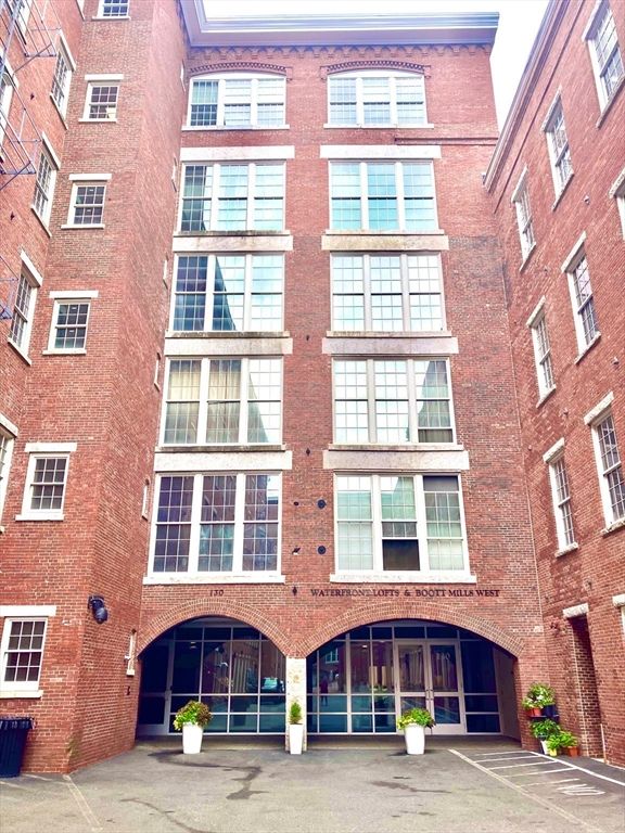 130 John St 355, Lowell, MA 01852