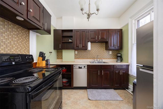 12 Hanscom Avenue, Poughkeepsie, NY 12601