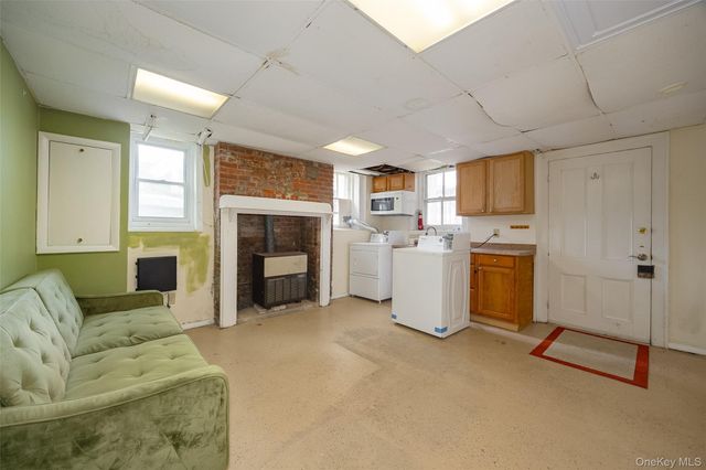 12 Hanscom Avenue, Poughkeepsie, NY 12601