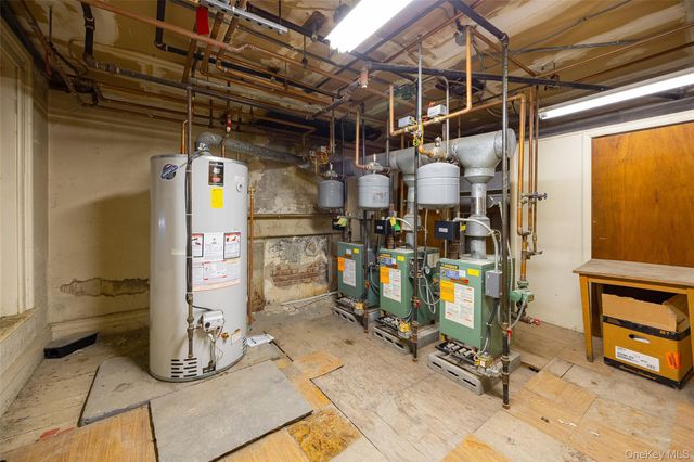 12 Hanscom Avenue, Poughkeepsie, NY 12601