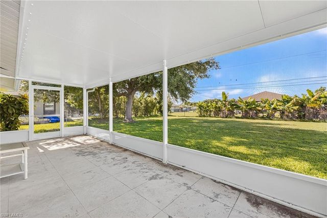 1216 SE 27th ST, Cape Coral, FL 33904