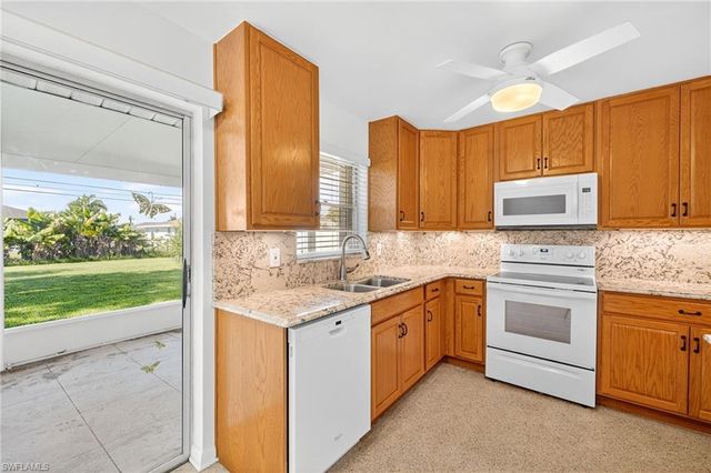 1216 SE 27th ST, Cape Coral, FL 33904