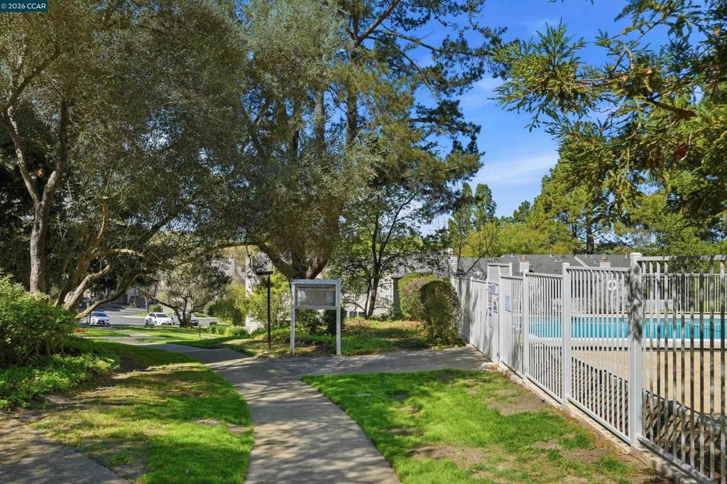 Image 25 of property listing at 460 Woodminster Drive, Moraga, CA 94556