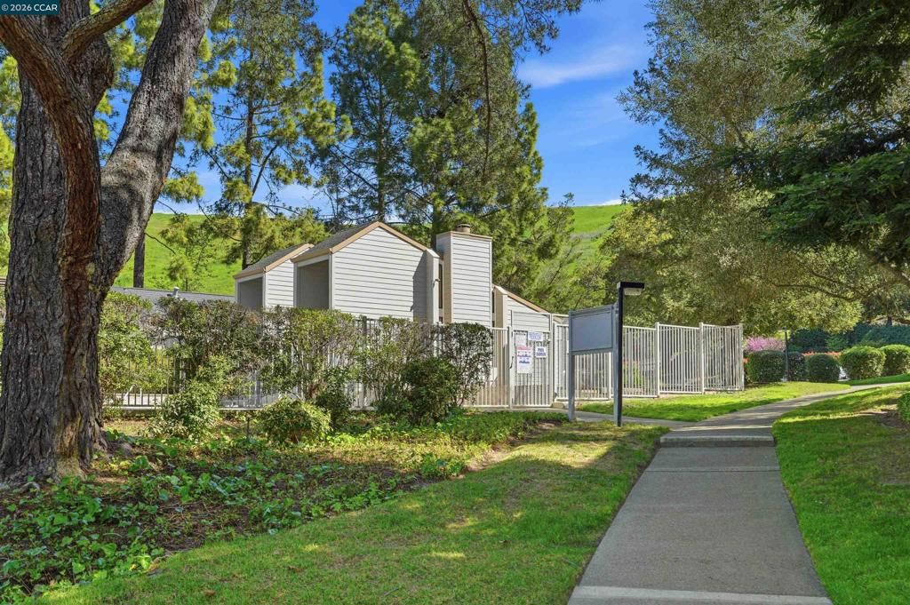 Image 26 of property listing at 460 Woodminster Drive, Moraga, CA 94556