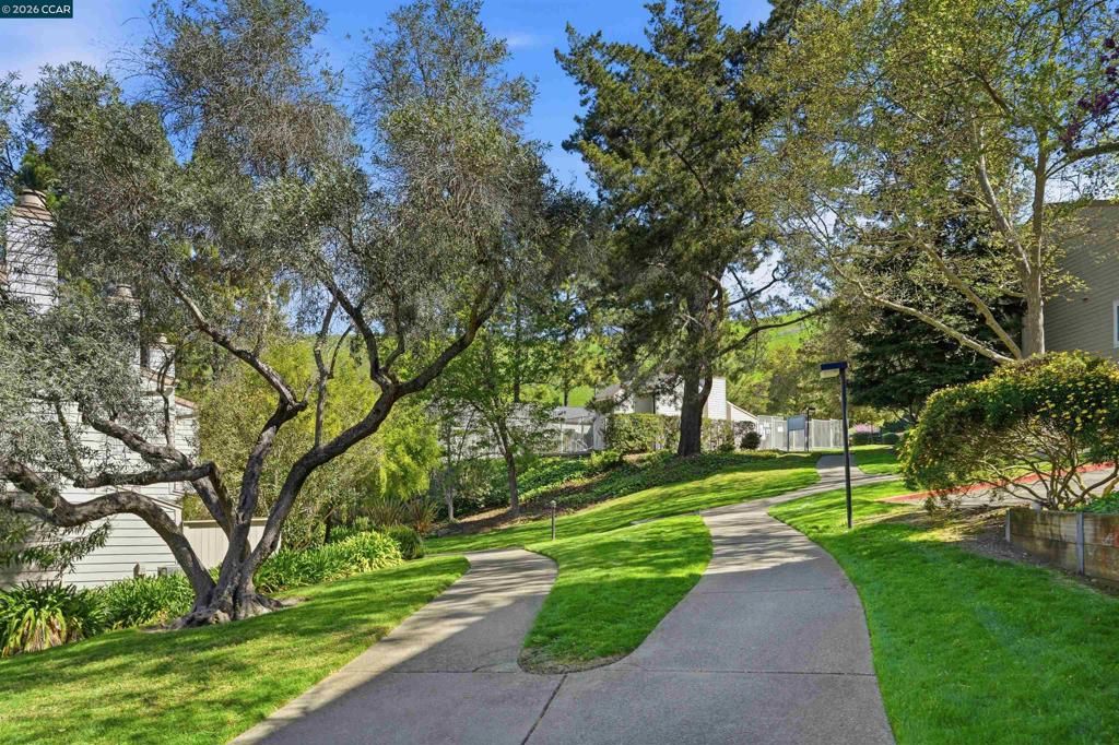 Image 31 of property listing at 460 Woodminster Drive, Moraga, CA 94556