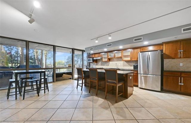 600 E Admiral Boulevard 1703, Kansas City, MO 64106