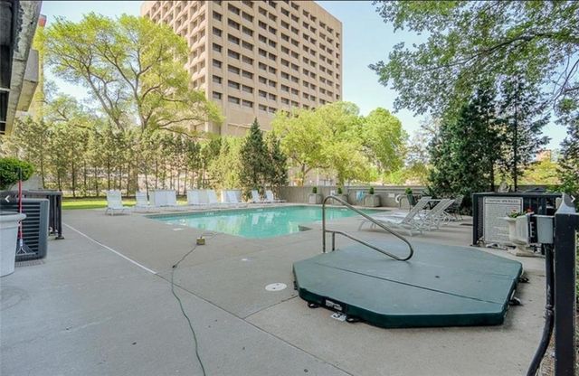 600 E Admiral Boulevard 1703, Kansas City, MO 64106