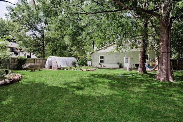 735 E Parks Street, Prairie Grove, AR 72753