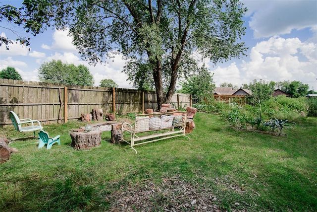 735 E Parks Street, Prairie Grove, AR 72753