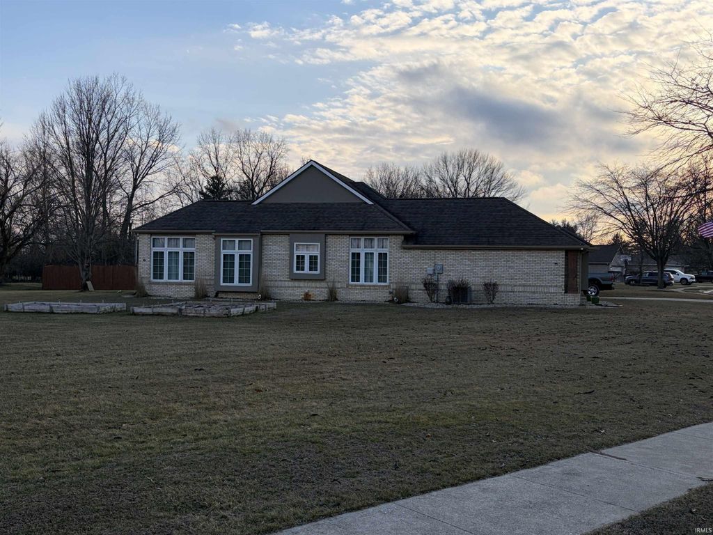 8123 W Ashford Lane, Muncie, IN 47304