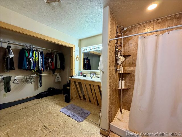 2099 E Gardner Lane, Madison, IN 47250