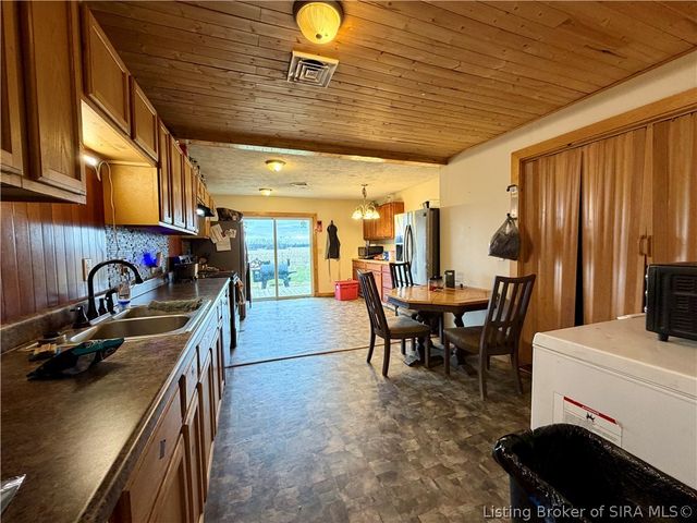 2099 E Gardner Lane, Madison, IN 47250