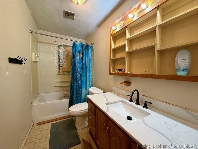 2099 E Gardner Lane, Madison, IN 47250