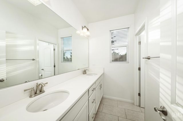 14317 Pemberley Passage, Bakersfield, CA 93311