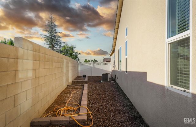 14317 Pemberley Passage, Bakersfield, CA 93311