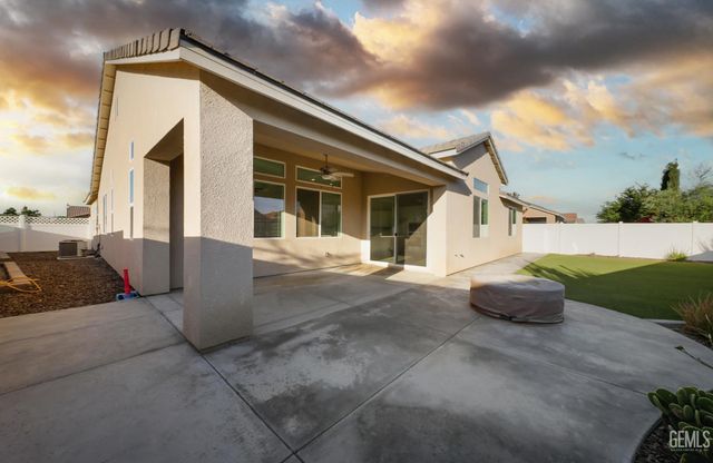 14317 Pemberley Passage, Bakersfield, CA 93311