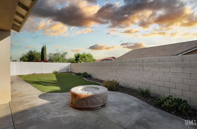 14317 Pemberley Passage, Bakersfield, CA 93311