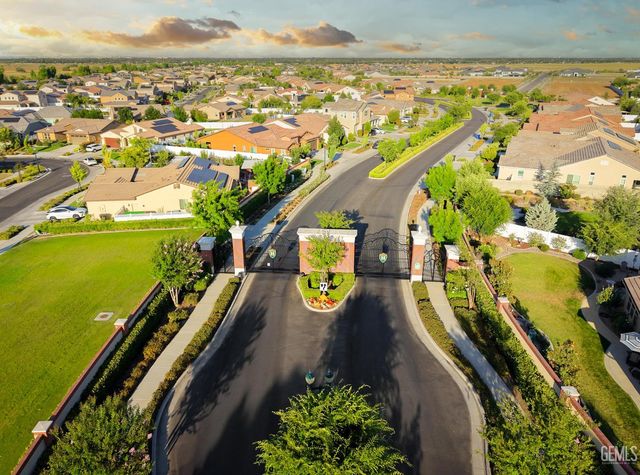 14317 Pemberley Passage, Bakersfield, CA 93311