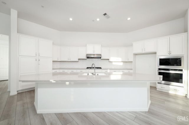 14317 Pemberley Passage, Bakersfield, CA 93311